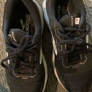 Brooks Running Ghost 13 Black and White. Size 7. Awesome running shoes!